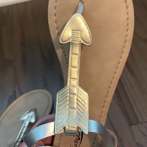 Lucky Brand Arrow Sandals - Picture 6 of 6